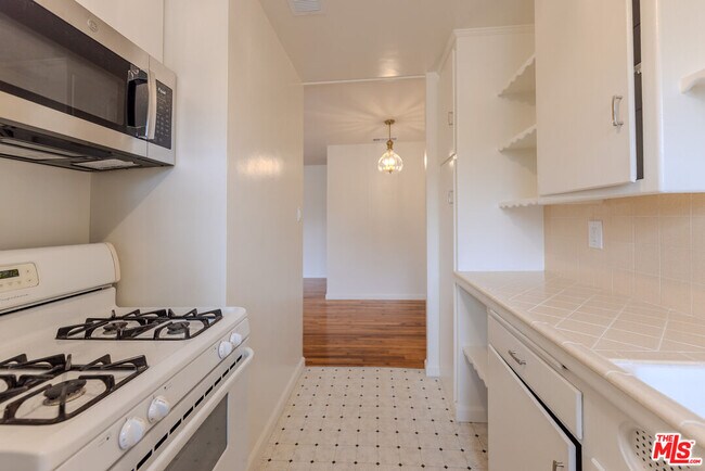 Building Photo - 302 N Maple St