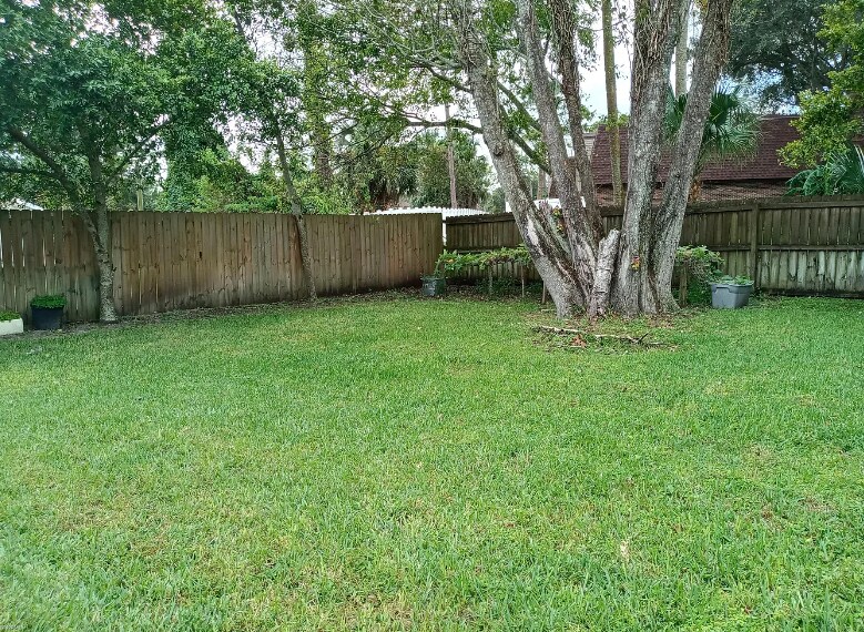 Building Photo - 839 Chickadee Dr