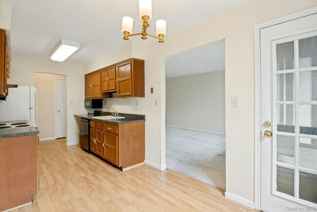 Building Photo - 8 Foxwood Dr