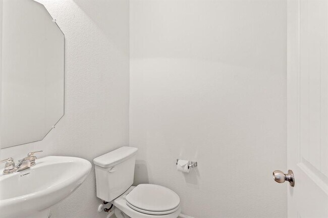 Building Photo - 1620 Bryant Dr