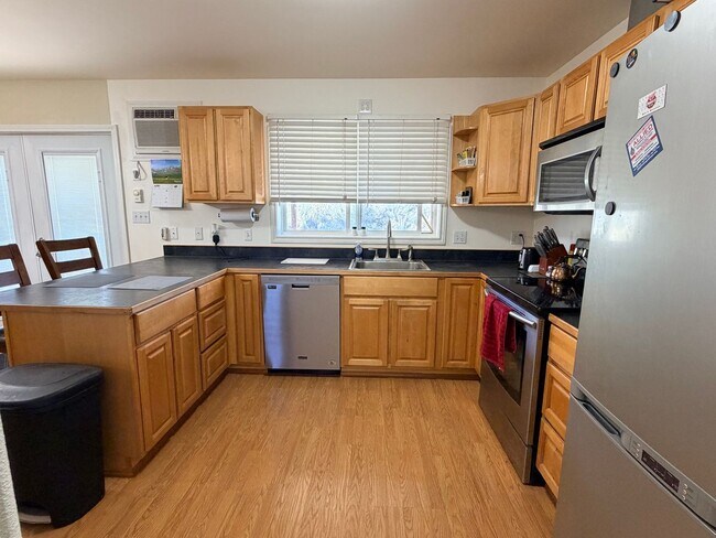 Building Photo - EPHRATA- 2+ bed/2 bath home with private deck w/ hillside views, d/w, a/c and garage! W/S/G paid!