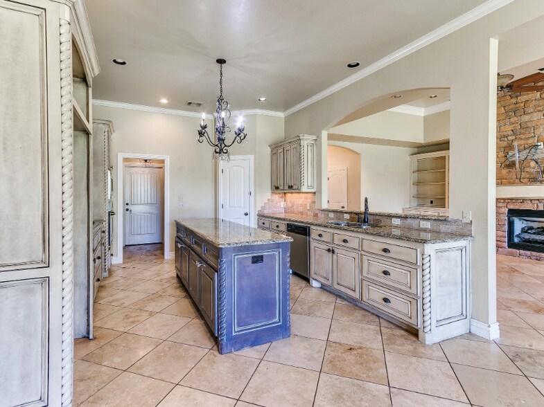 Building Photo - 2525 SE 13th St