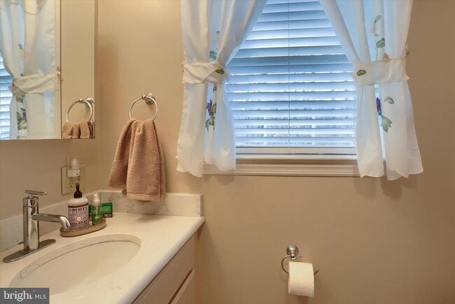 Building Photo - 2406 Roundtop Rd