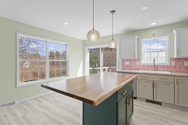 Building Photo - 7 Pheasant Run