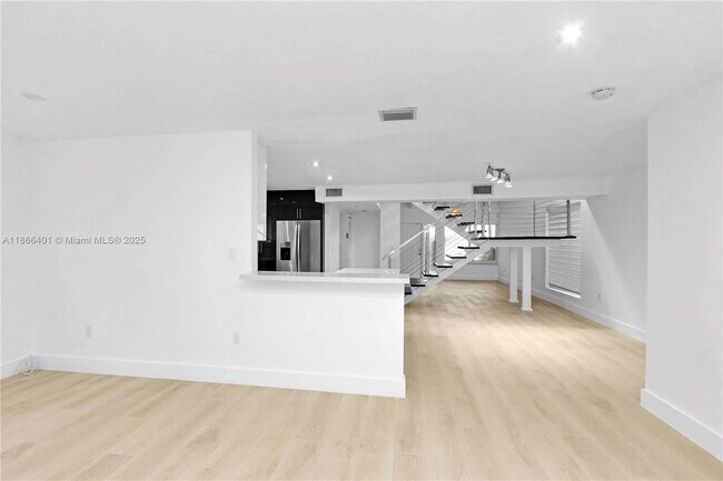 Building Photo - 3030 Bird Ave