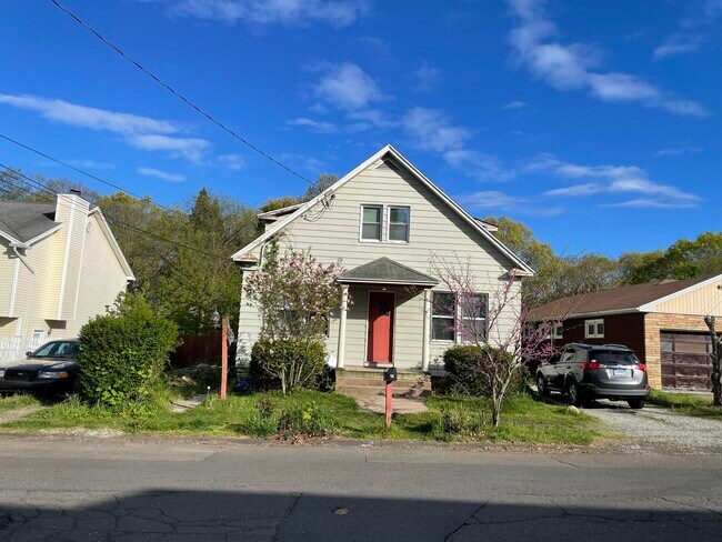 Primary Photo - 52 Spruce St