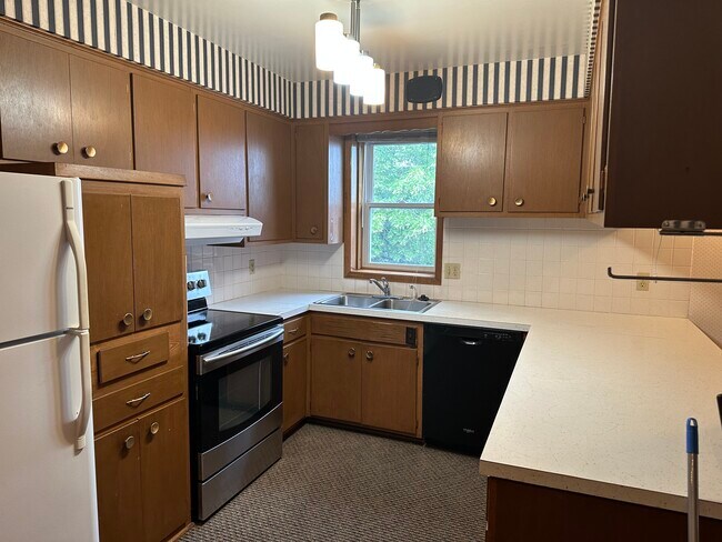 Primary Photo - 420 N Cedar Ave