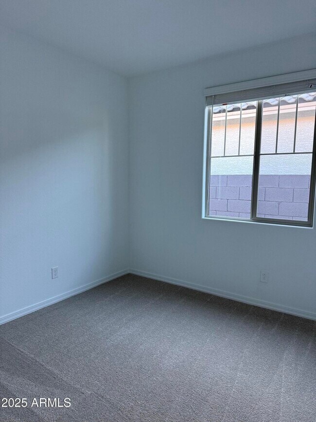 Building Photo - 9973 W Mitchell Ave