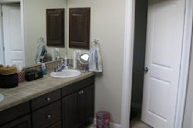 Building Photo - 4bd/3.5Ba Bothell Sanctuary