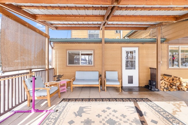 Building Photo - Spacious 4-Bedroom Home in the Heart of Sh...