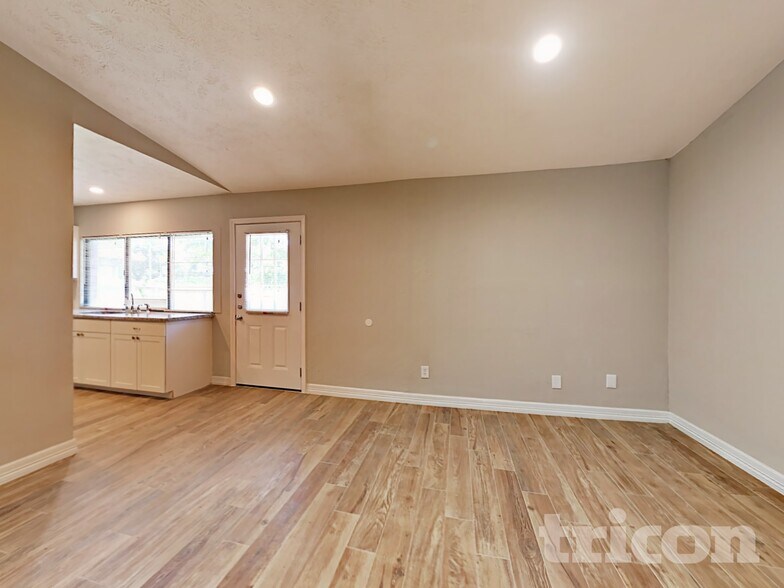 Building Photo - 6127 Larchbrook Dr