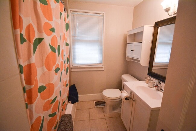 Building Photo - 2 Bedroom in Fantastic Downtown/Silver Lak...