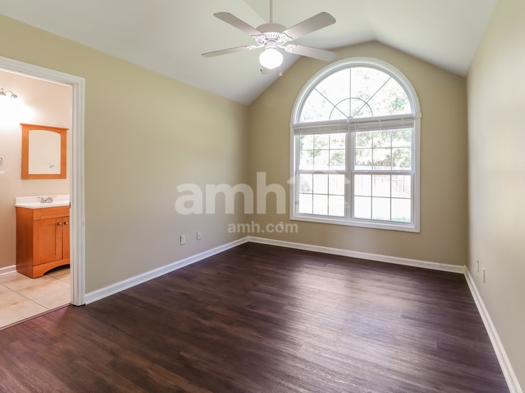 Building Photo - 61 Wintergreen Dr