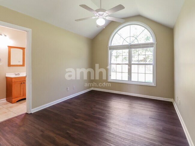 Building Photo - 61 Wintergreen Dr