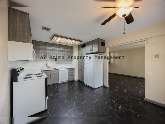 Building Photo - 4710 N 10th Pl