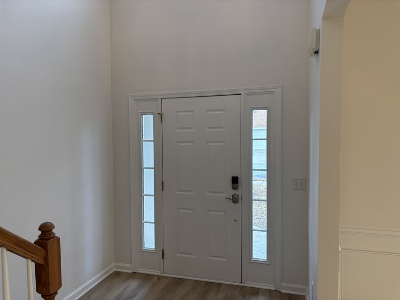 Building Photo - 27 Farm Brook Way