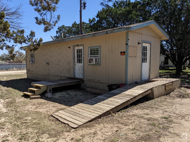 Building Photo - 142 County Rd 4366