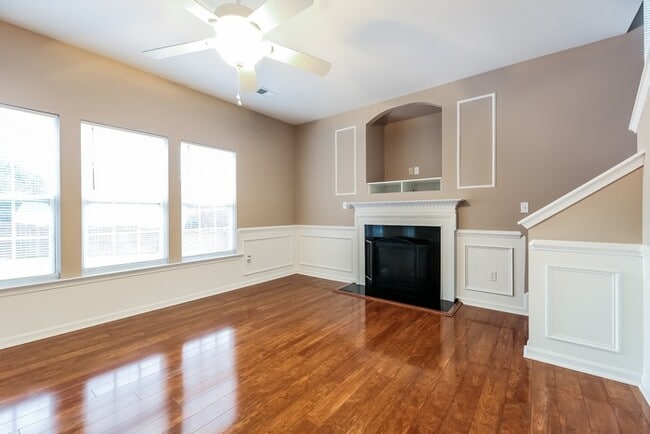 Building Photo - 400 Middleshare Dr