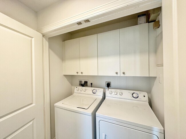 Building Photo - 312 Bay Colony Dr N