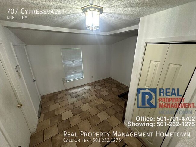Building Photo - 707 Cypressvale-