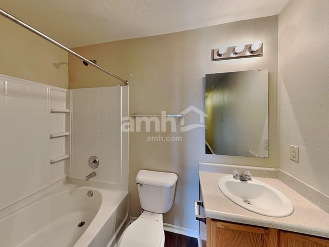 Building Photo - 3347 Hemlock St