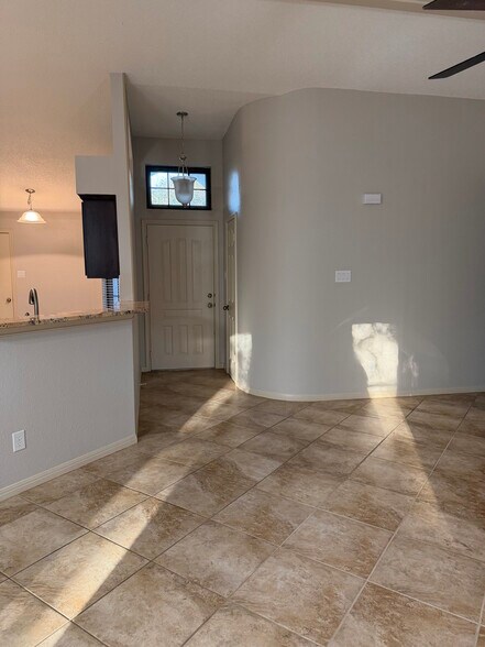 Entryway - 3209 Pepper Grass Trail