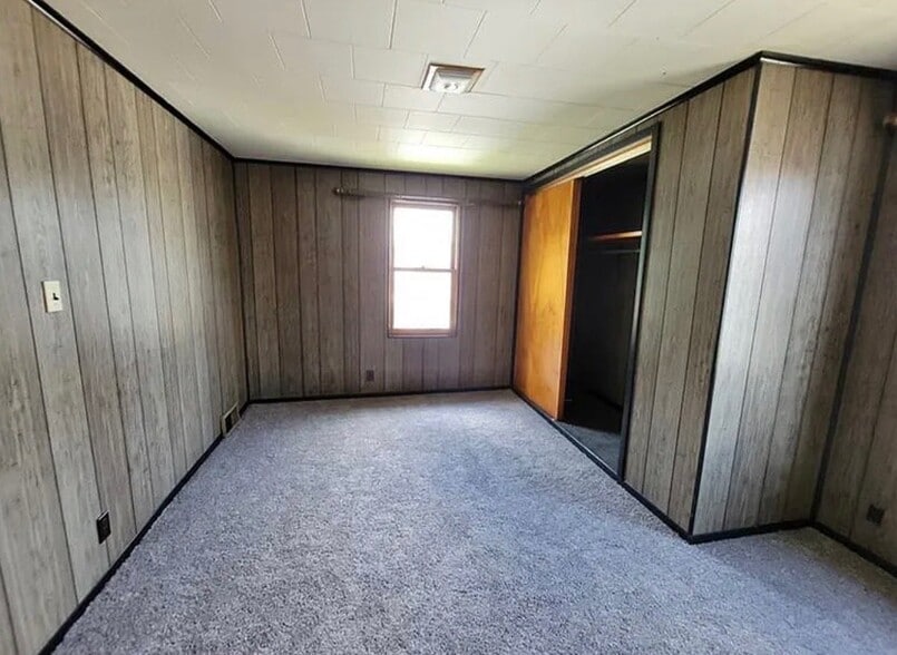 Building Photo - 404 W Cunningham St