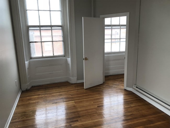 Building Photo - 1114 Spruce St