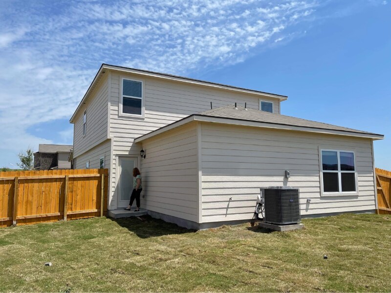 Building Photo - 704 Shoal Crk