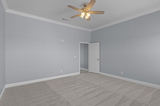 Building Photo - 16110 Red Deer Ave