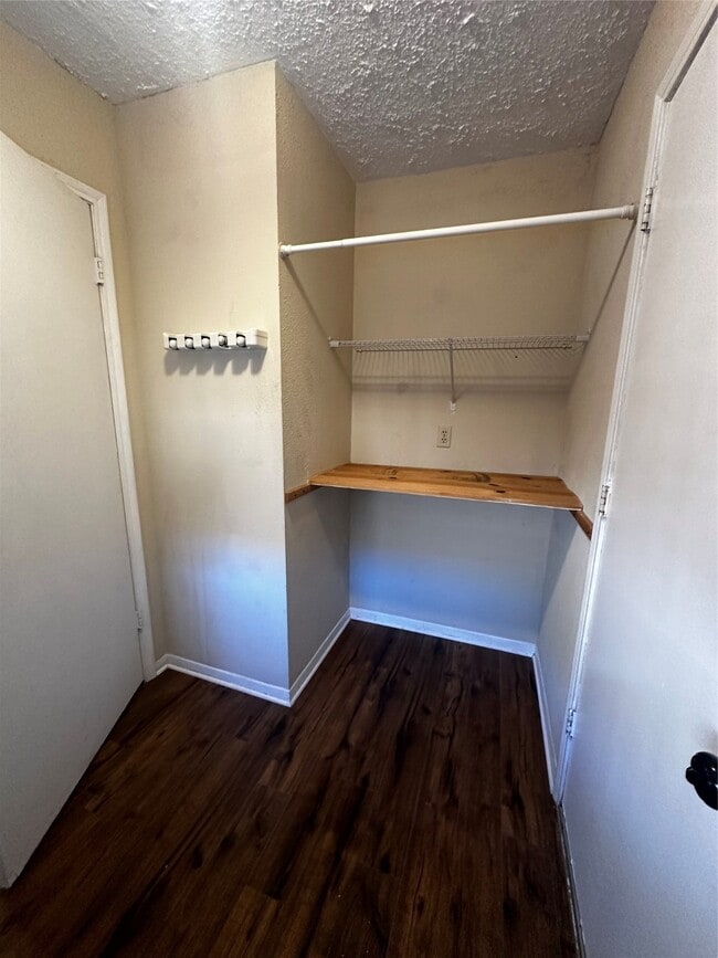 Building Photo - 22227 Deville Dr