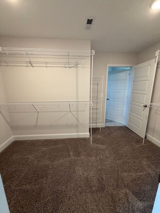 Building Photo - 4 Bedroom Dog Friendly Home For Rent Near Post!
