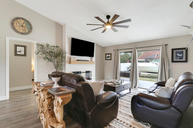 Building Photo - 108 Greenbriar Dr