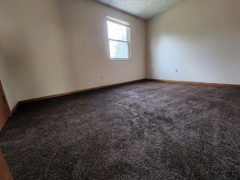 Building Photo - 1670 Colonial Dr