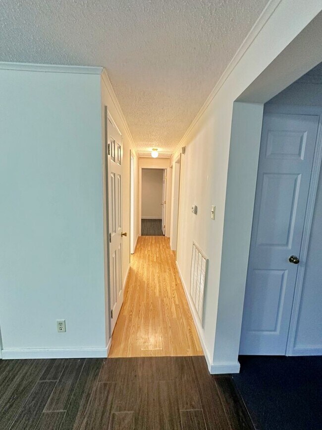 Building Photo - Renovated Rancher with 3 Bedrooms & 2 Baths!