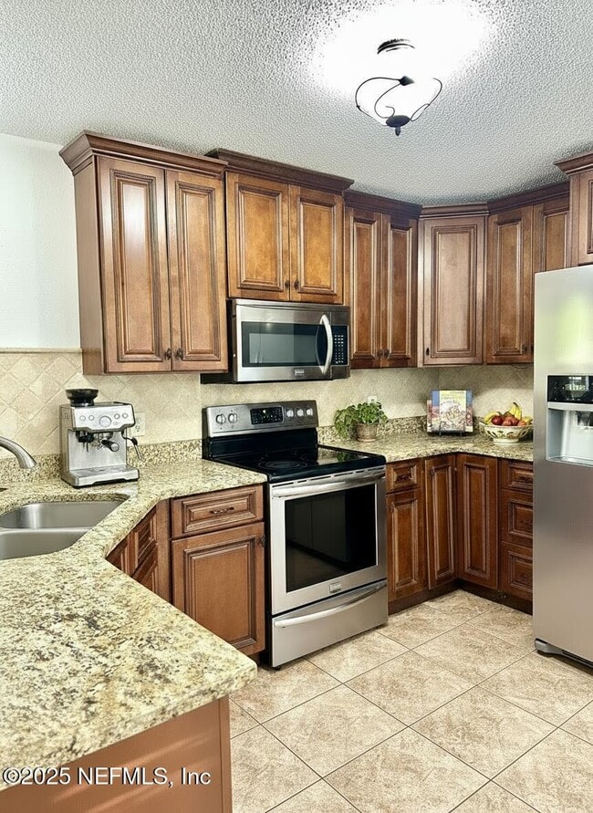 Building Photo - 3801 Crown Point Rd