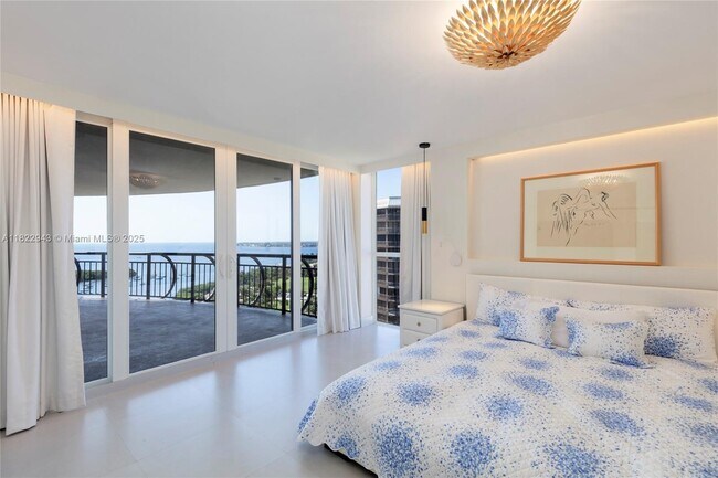 Building Photo - 2843 S Bayshore Dr