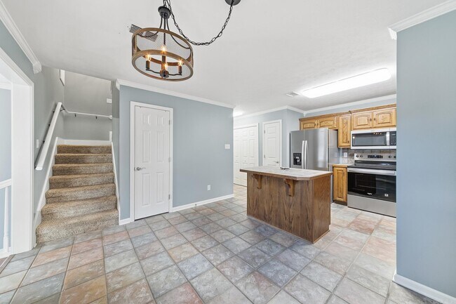 Building Photo - 20 Hillcrest Ln