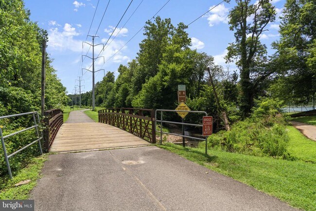 Building Photo - 4141 Henderson Rd