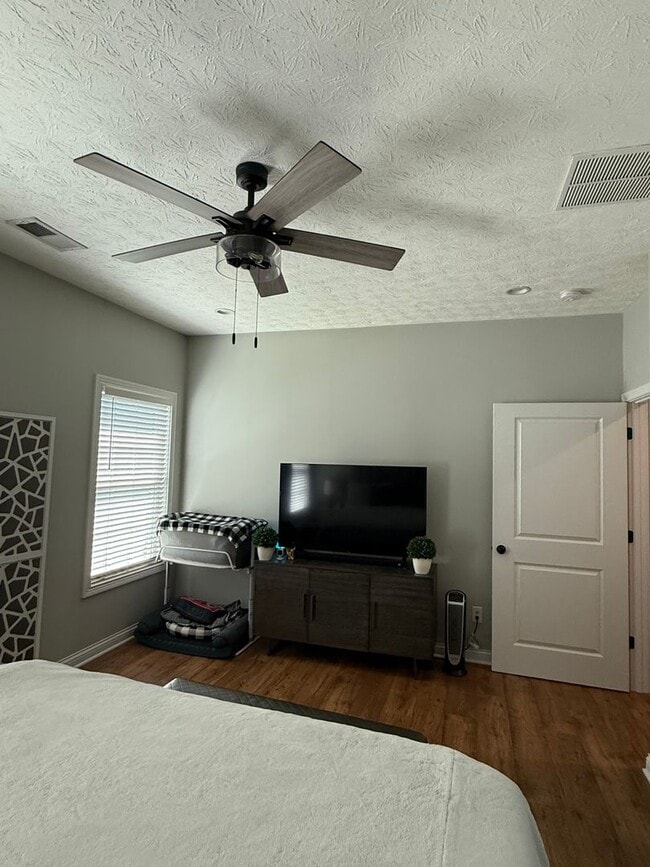 Building Photo - 128 Aiden Ln