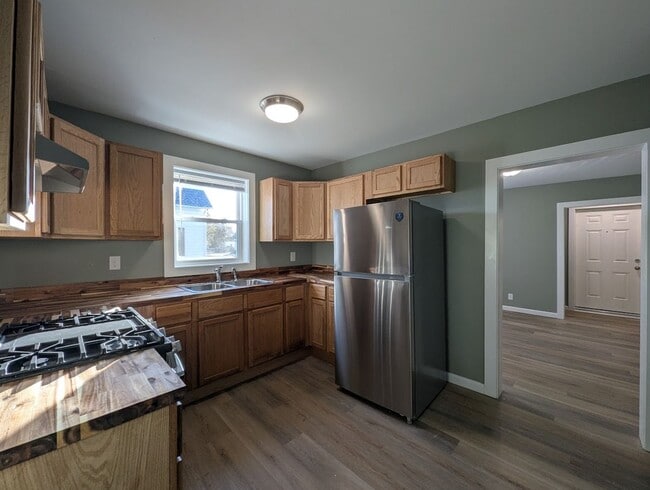 Building Photo - Newly Renovated 4 bedroom house