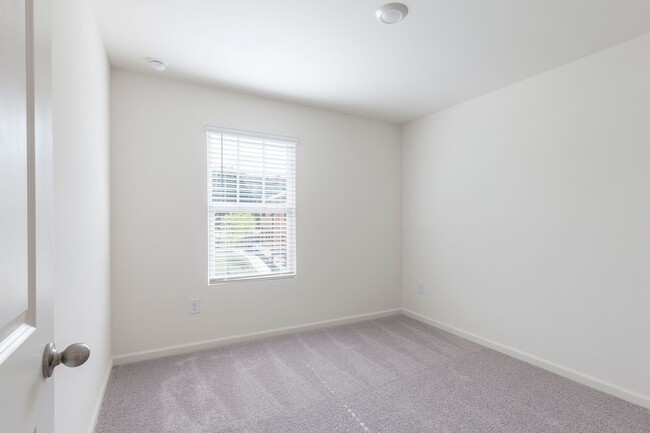 Building Photo - 3531 Cardinal Dr