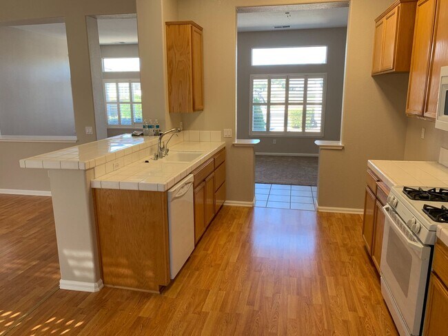 Building Photo - Beautiful Brentwood Summerset 1 Home (55+ living) - 2 Bedroom, 2 Bath