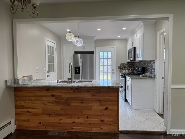 Building Photo - 126 Belleview Dr