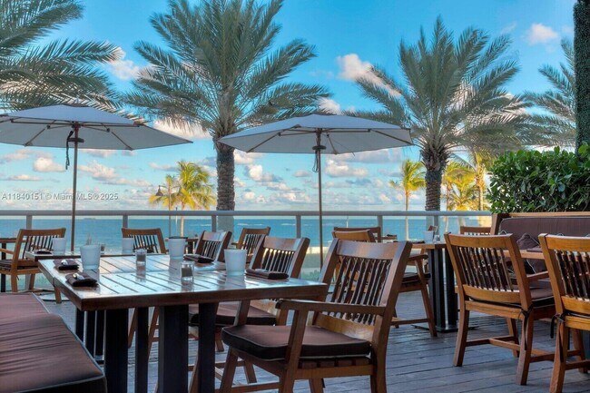 Building Photo - 3101 Bayshore Dr