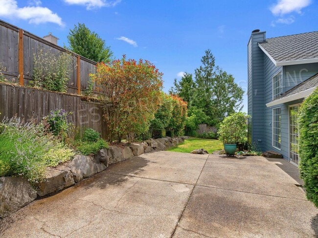 Building Photo - 4+ Bedroom Tigard Home With a Beautiful Vi...