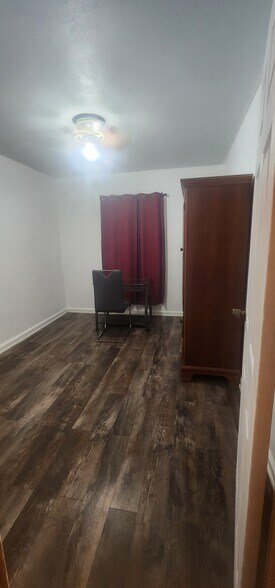 Building Photo - 406 NE 74th St