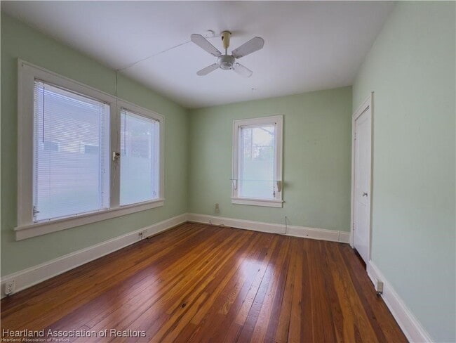Building Photo - 2384 Lakeview Dr