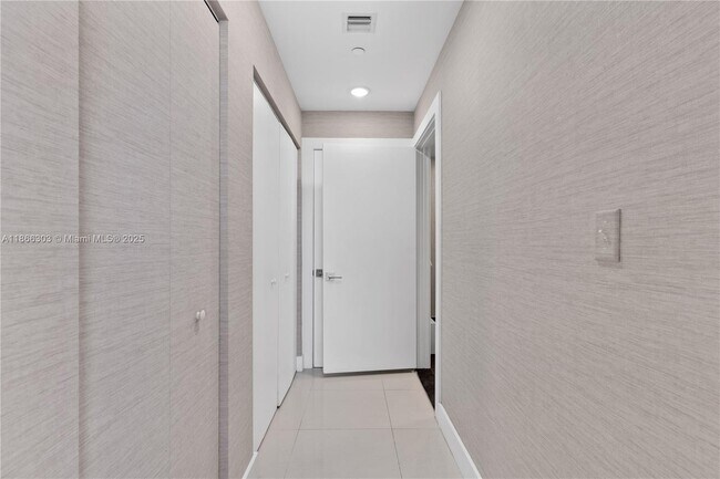 Building Photo - 900 Biscayne Blvd