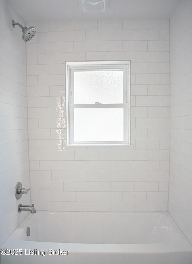 Building Photo - 2725 Brownsboro Rd